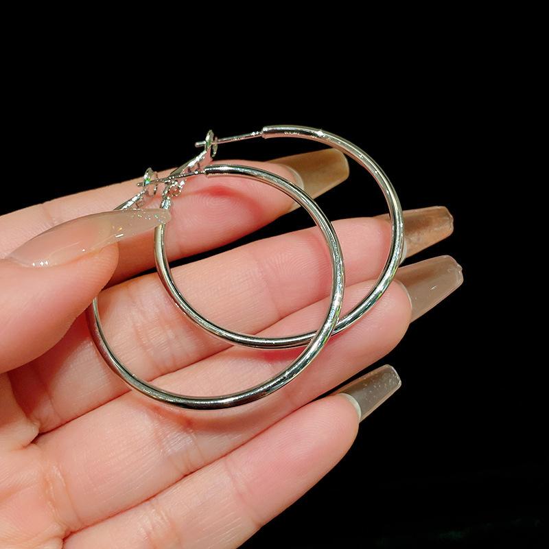 Silver Needle Cold Wind Round Ring Earrings European and American Simple Exaggerated Atmosphere Earrings Fashionable Versatile Design Sense Earrings