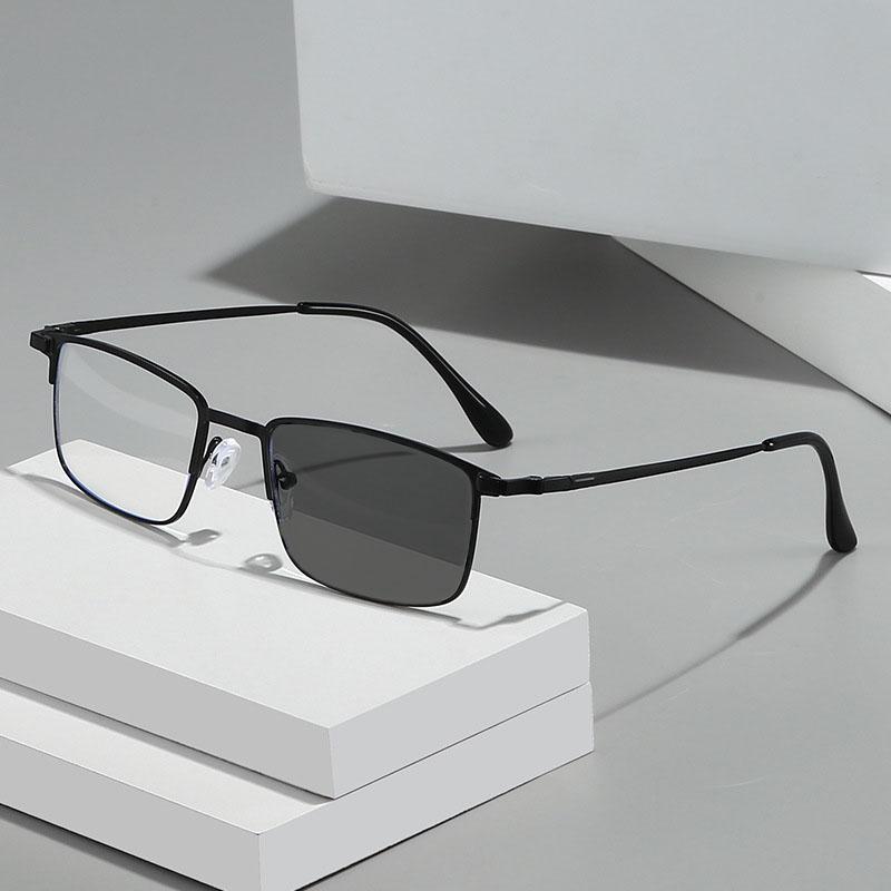 Retro Square Full Frame Photochromic Myopia Glasses Ultra Light Anti Blue Light for Men High Definition Neutral
