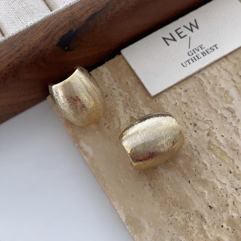 Puce Ovale Brossée, Design Coquille d'Œuf Métallique, Mode, Vent Froid Exagéré