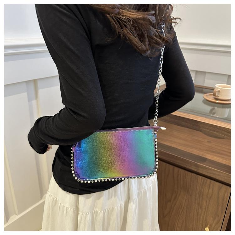 

Уличная сумка-тоут из искусственной кожи под мышкой, заклепки, корейский стиль, винтажная сумка через плечо, цепочка, квадратная роскошная сумочка для улицы Black разноцветный