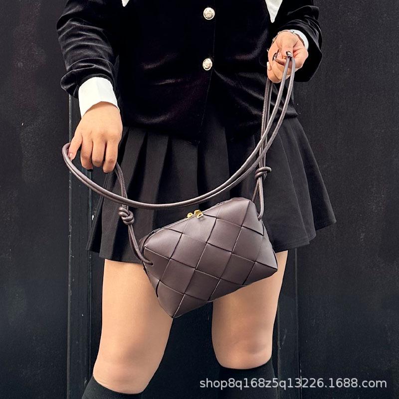 2024 Fashion Knot Hand-Woven Cowhide Crossbody Bag