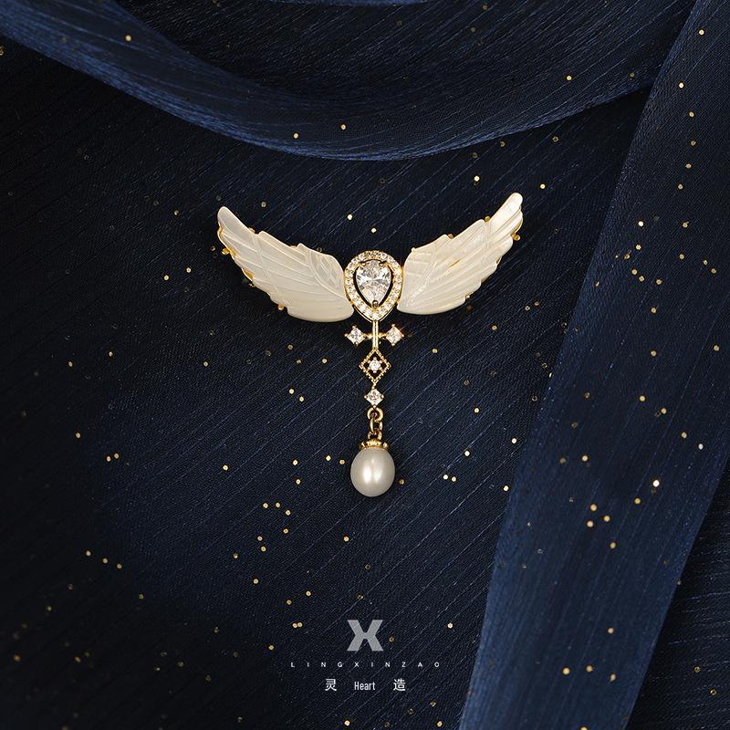 

Teardrop Pearl & Angel Wings Brooch with Natural Seawater Shell