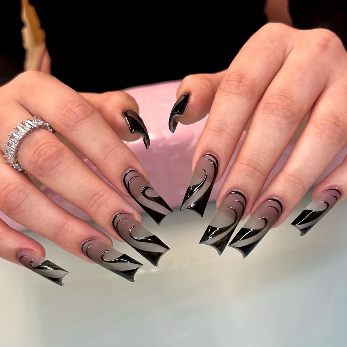 

Темный волнистый узор, накладные ногти - стиль горячей девушки