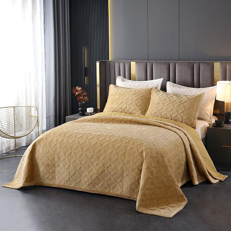 Crystal Velvet 3-Piece Quilted Bedding Set, European Minimalist Luxury Bedspread, Anti-Static Winter Blanket Soft Comforter