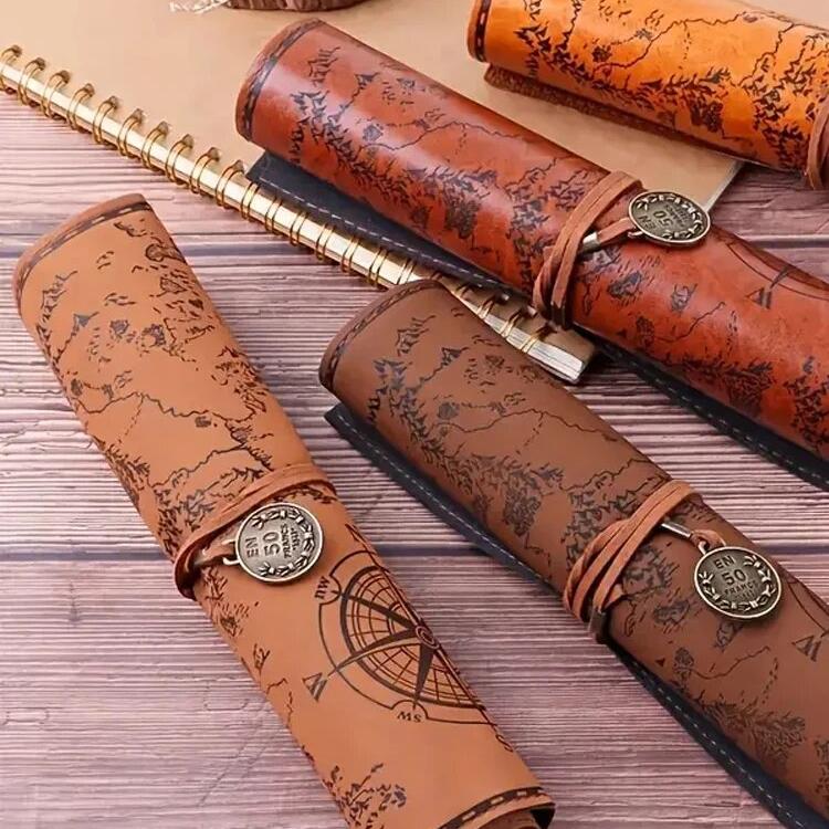 1PC Kreative Schatzkarte Retro Federmäppchen Leder Große Kapazität Rolle Bleistiftbeutel Geprägte Schnalle Einfache Schreibwaren Box Rolle Po