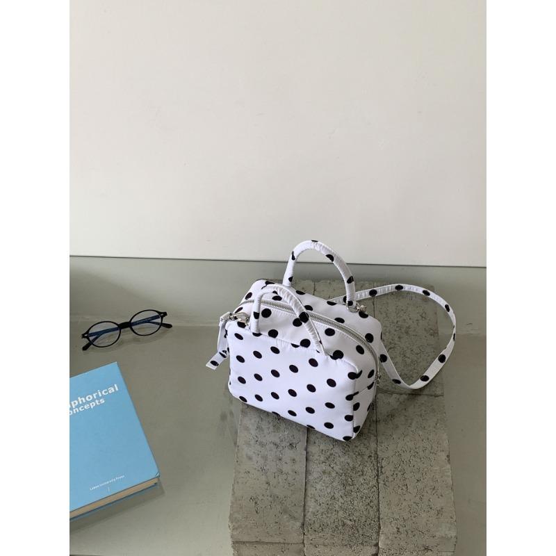 

Сумка женская летняя новая маленькая квадратная сумка нишевая в горошек боулинг через плечо белый