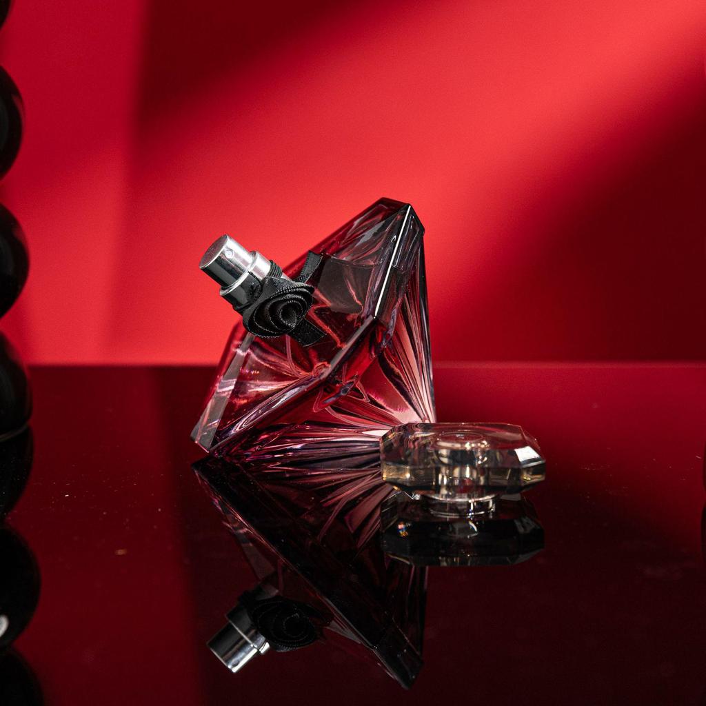 Oslnivá dámská parfémovaná voda Dazzling Diamond Black Beauty – Dlouhotrvající květinově-ovocná vůně