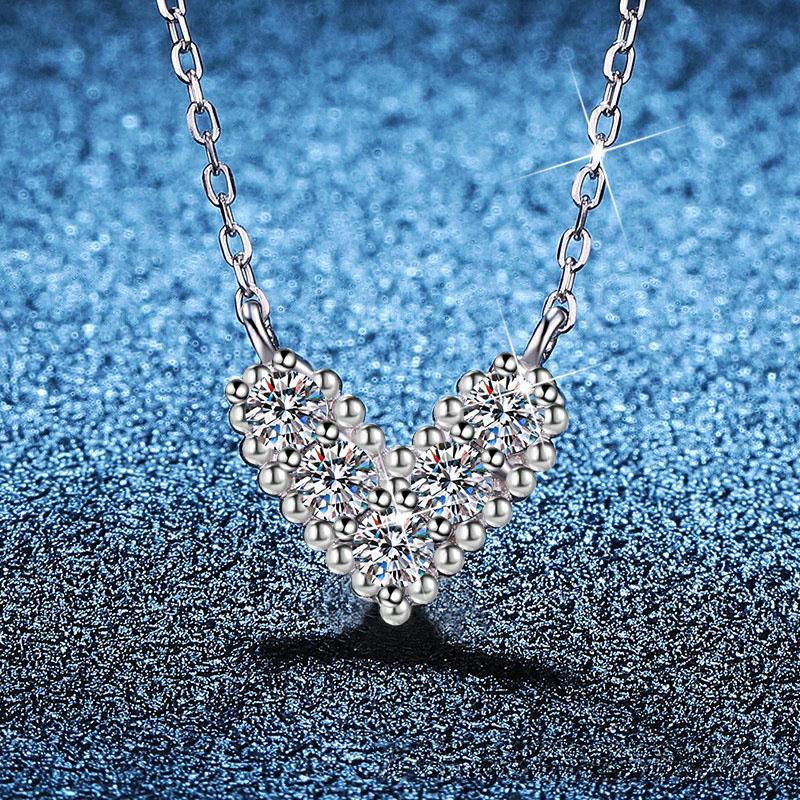 New S925 Silver V-shaped Heart-shaped Women s Necklace Niche Fashion Exquisite High-quality Wedding Jewelry