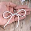 Mode Perlenbesetzter Schleifenknoten Schlüsselanhänger Anhänger Süße Coole Dekorationen Schlüsselanhänger Charme für Geldbörse Tasche Rucksack Handtasche