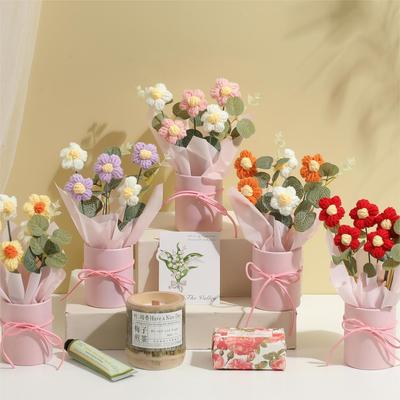 Decoração de casa – Flores e coroas artificiais
