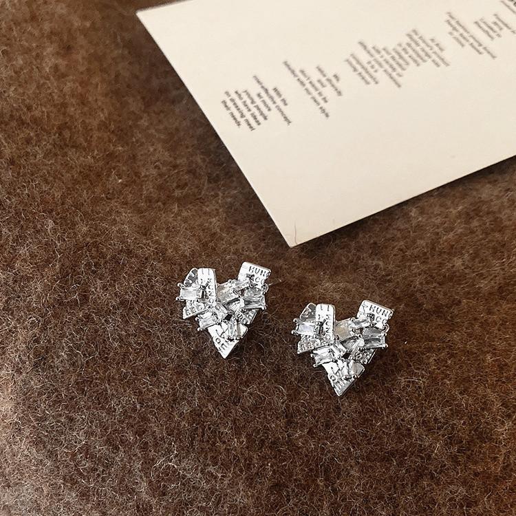 S925 Sterling Silver Hip Hop Broken Love Heart Stud Earrings Retro Fashion and Personalized Alphabet Letter Earrings Dark Disco Dancing Earrings