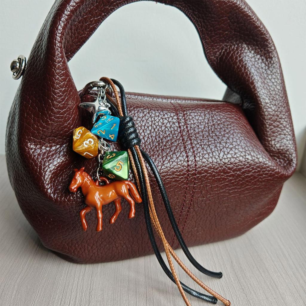 Stilvoller Webseil-Schlüsselanhänger 3D-Würfel und Pferde-Schlüsselanhänger Handgefertigter Taschenanhänger Zubehör für Modebegeisterte
