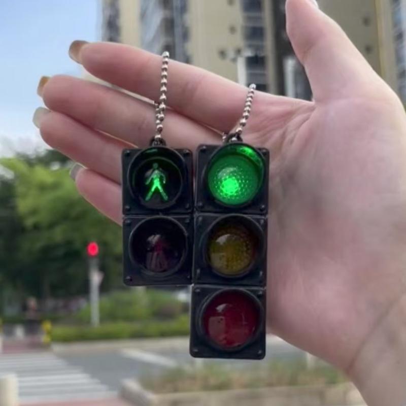 1/2Pcs Simulation Electronic Traffic Light Keychain Pendant Mini Pedestrian Light LED Light-emitting Toy Kids Cognitive Toy Gift