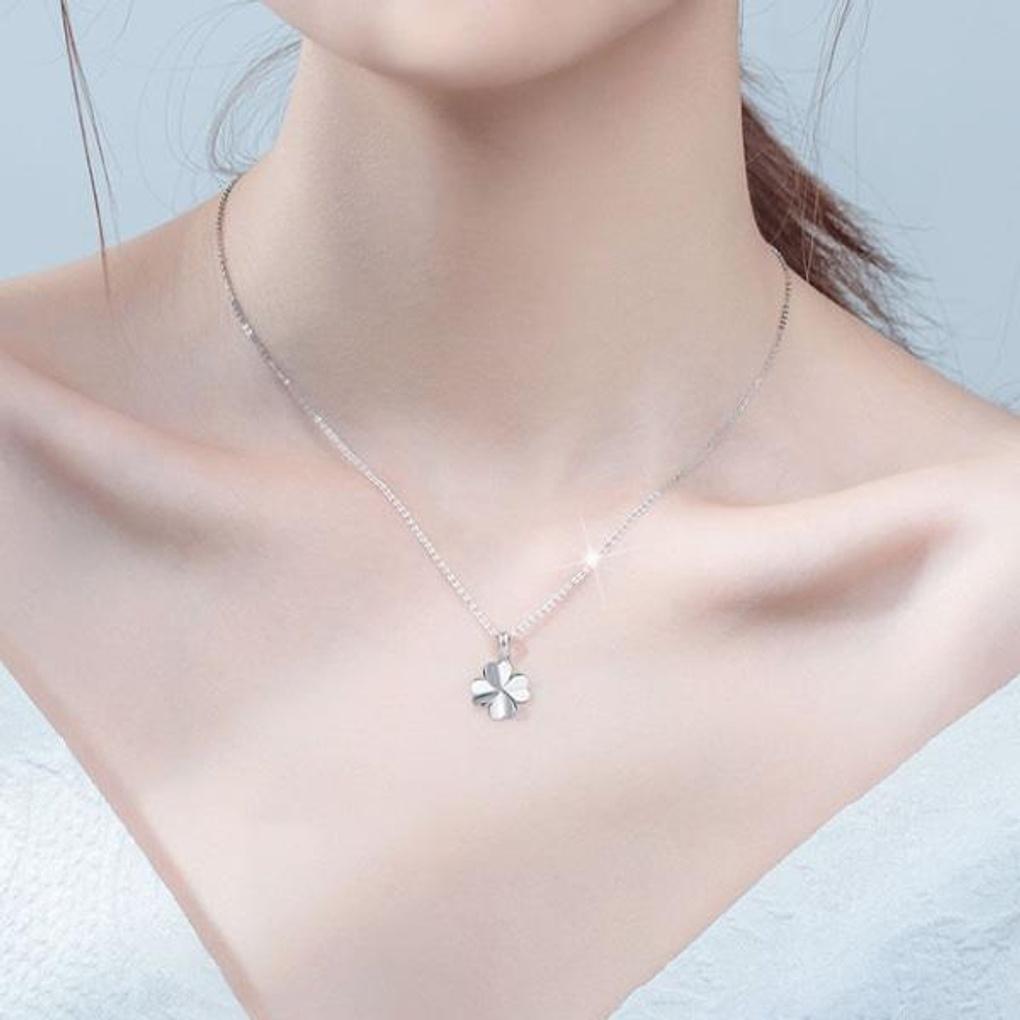 Women's Accessories Four-Leaf Clover Pendant Simple Necklace