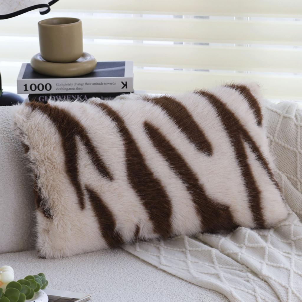 Poduszka w nowoczesnym prostym stylu Czarno-biała geometryczna pluszowa poduszka na sofę do salonu Poduszka na łóżko bez wypełnienia