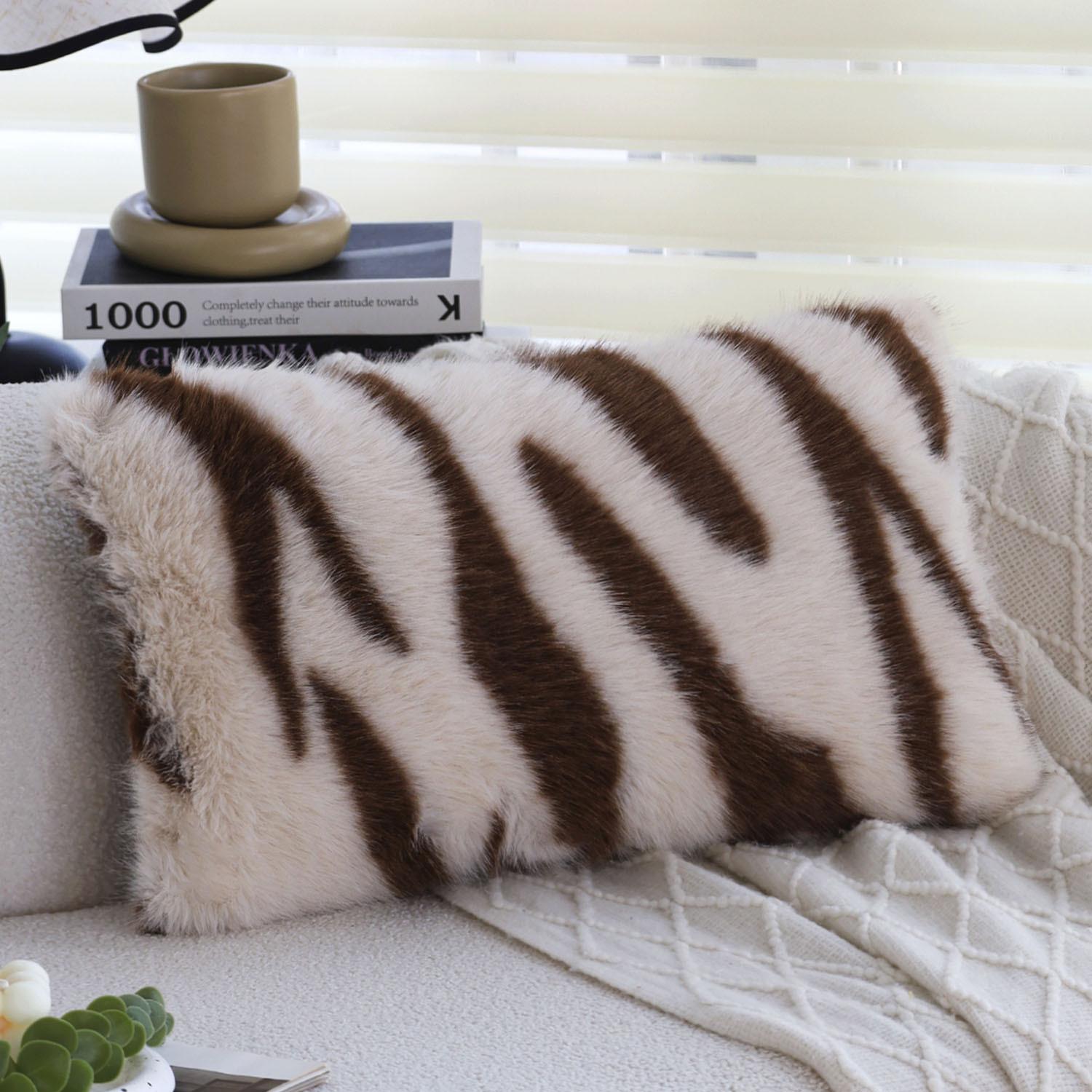 

Modern Simple Style Pillow Black and White Geometric Plush Sofa Living Room Sofa Cushion Cover Bedside Pillow Without Core [Pillowcase only]