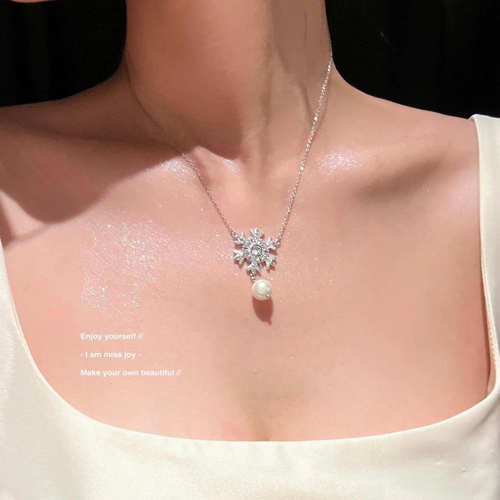 Seiko Women's Korean Style Pearl Snowflake Clavicle Necklace - Simple, Fashionable, Light Luxury Micro-Inlaid Design