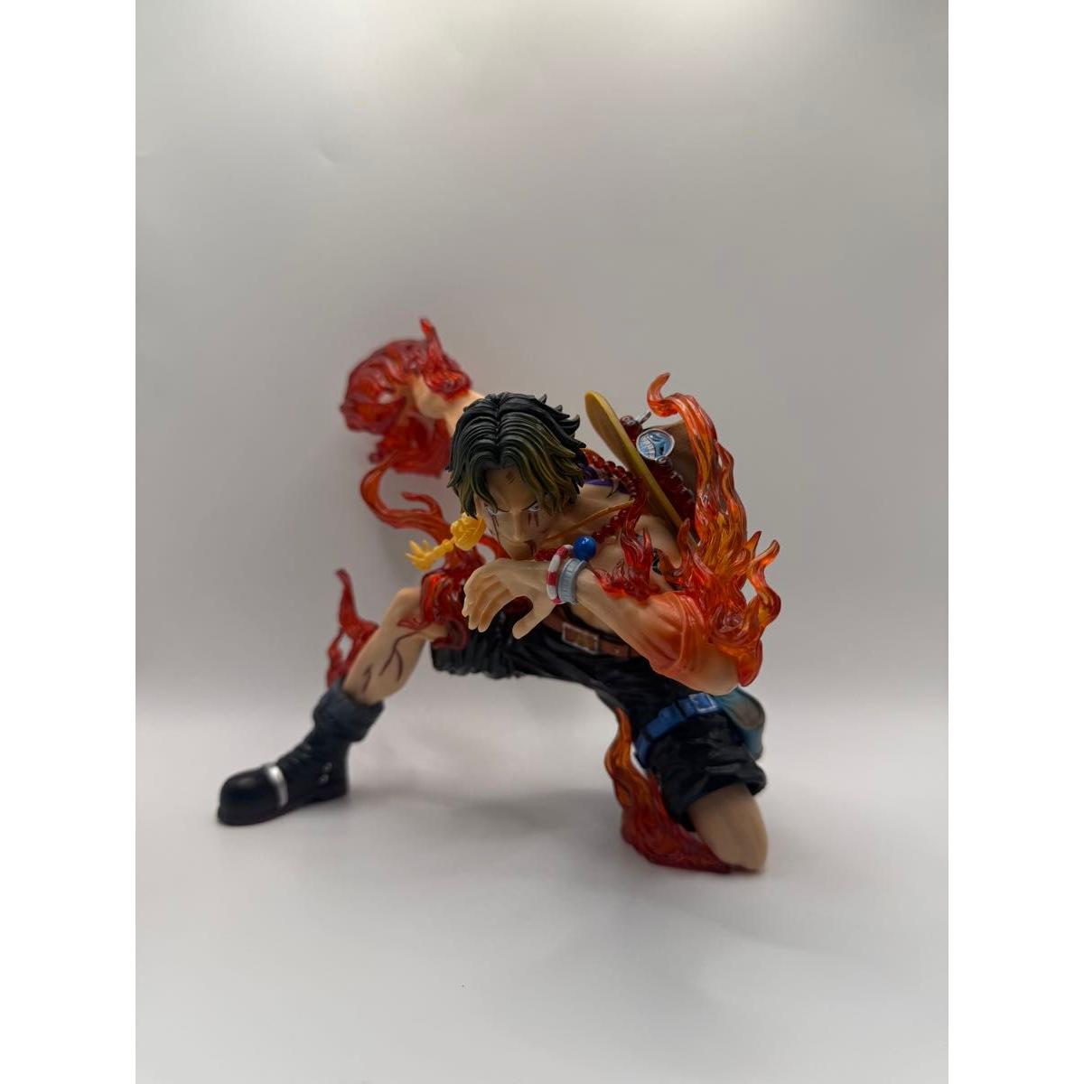 Использованная фигурка Аса из One Piece