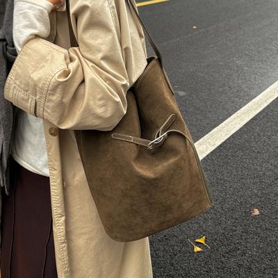 2025 New Autumn and Winter Versatile Bucket Bag Women's Large Capacity Commuter Shoulder Bag Premium Tote Bag