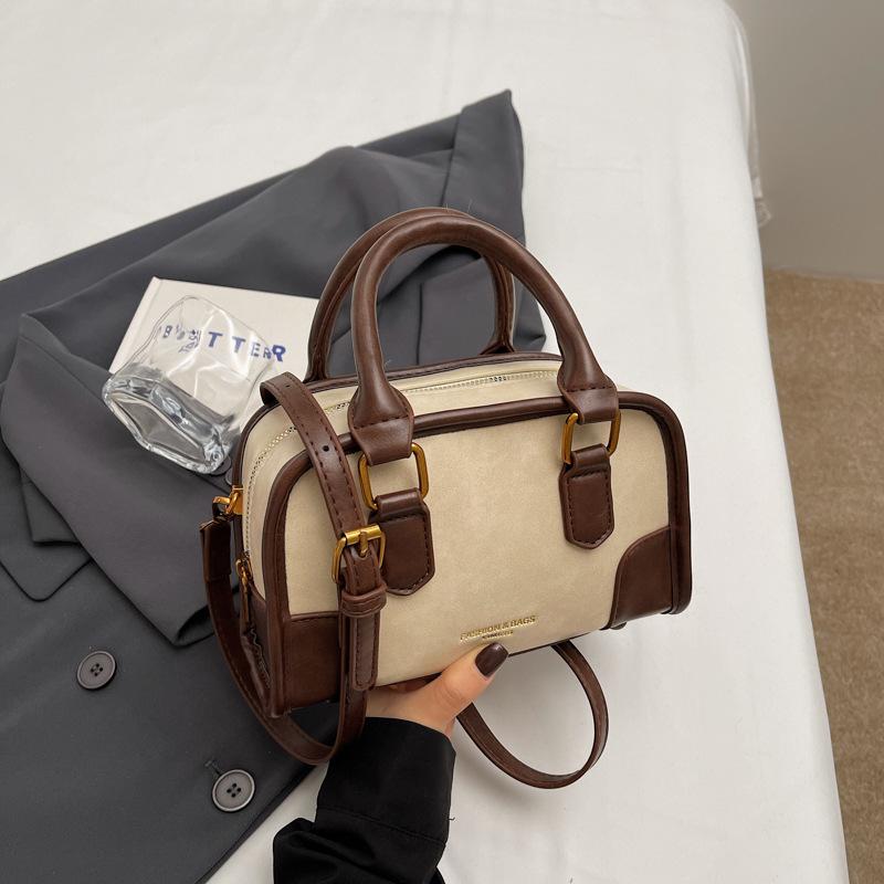 

2025 new sense bag women s autumn and winter Sembeng trendy fashion retro niche shoulder messenger bag portable pillow bag 21*9*13 бежевый