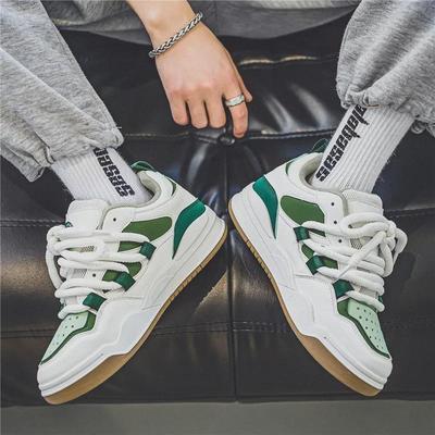 Chaussures de skateboard décontractées pour hommes: Baskets tendance noires et blanches à semelles épaisses pour adolescents et étudiants
