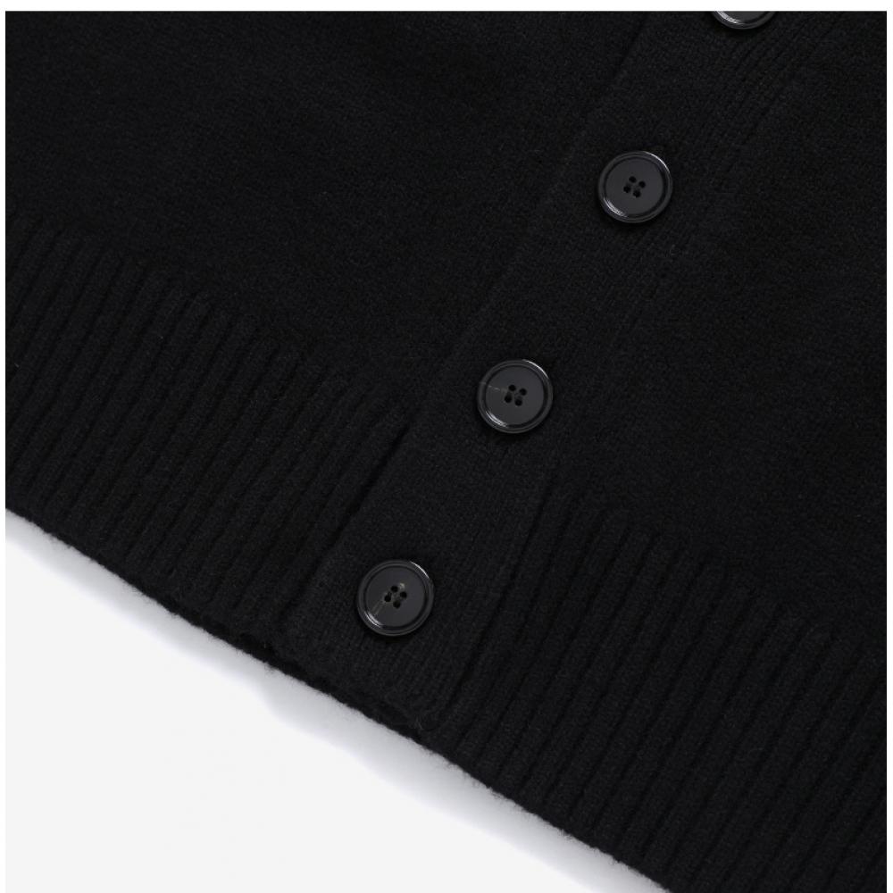 Ami Ukc034 Kn0028 001 Ami De Coeur TOne On TOne Heart Logo V Neck Crop Public Cardigan