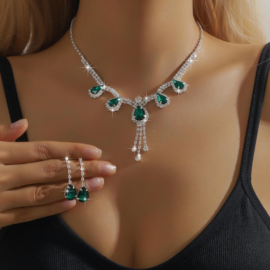 Diamond Drop Stud Earrings Necklace Set Retro Temperament Fashion Light Luxury Collarbone Chain Elegant Necklace Women