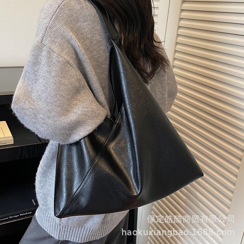 Large-capacity retro bag women's autumn and winter 2025 new simple and versatile shoulder underarm bag casual commuter tote bag
