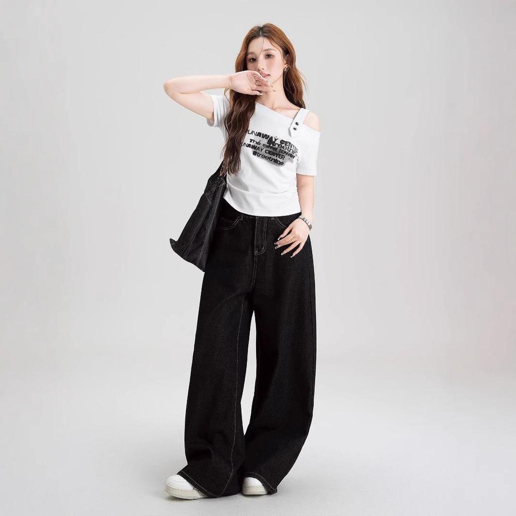 Women's Slim-Fit Spicy Girl One-Shoulder Letter Print Top, Short Sleeve, Fake Two-Piece, Perfect for Summer Commutes.