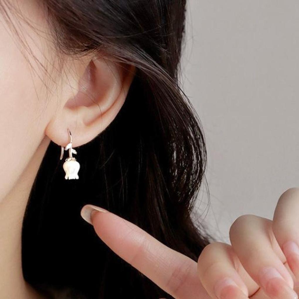 Women's Silver Drop White Hook Earrings [Silver Needle]