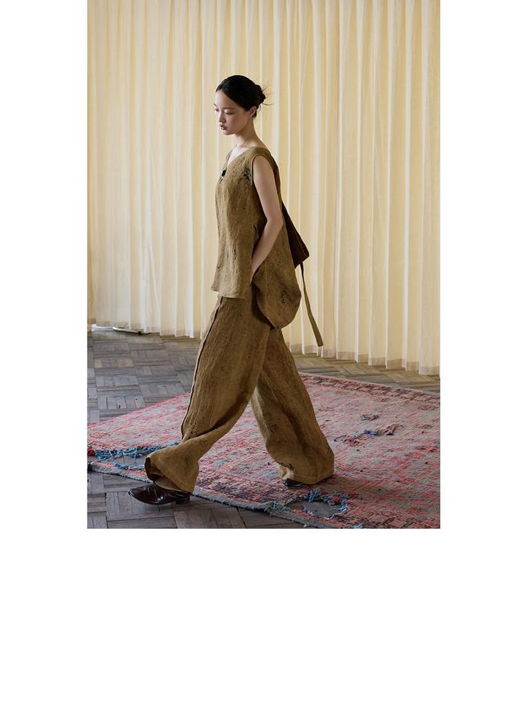 Autumn Origami-Inspired Sleeveless Linen Top with Mottled Texture