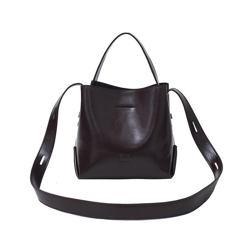 

Premium sense large capacity portable bucket bag women 2025 new fashion niche simple casual single shoulder oblique span bag