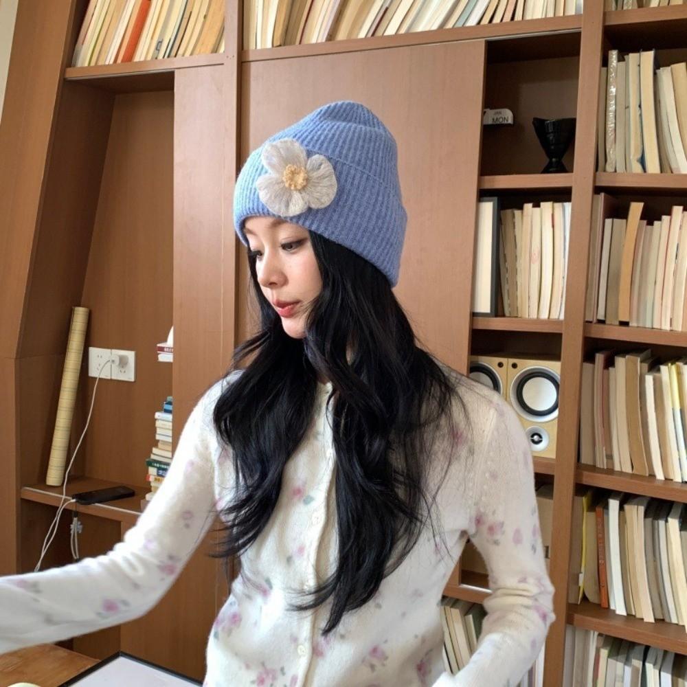 Polyester Warm Fall Winter Hat 3D Flower Handmade Beanie Floral Knitted Beanie Hat  Outdoor Wear