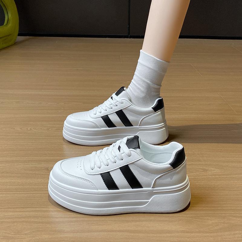2025 little white shoes women's spring new Korean version ins female students leisure sports versatile board shoes street shot BK6905