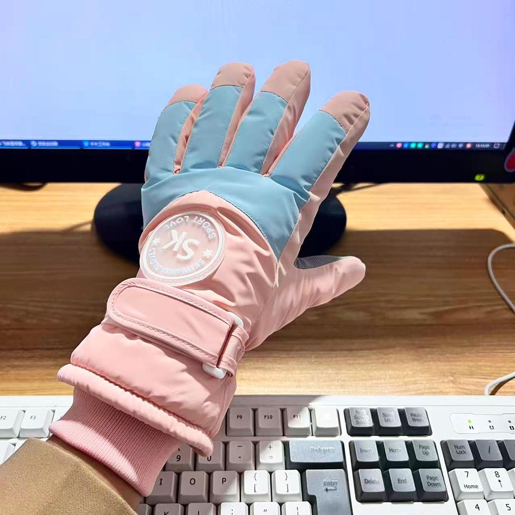 Women's Winter Ski Gloves: Warm, Thickened, Touchscreen-Compatible, Windproof, Water-Repellent, and Stylish Velvet-Lined for Outdoor Riding.