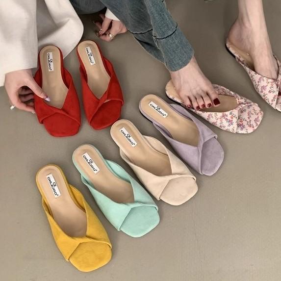 Spring and summer 2025 new retro low-heeled cool slippers women's open-toed soft-soled French one-word fashion shoes