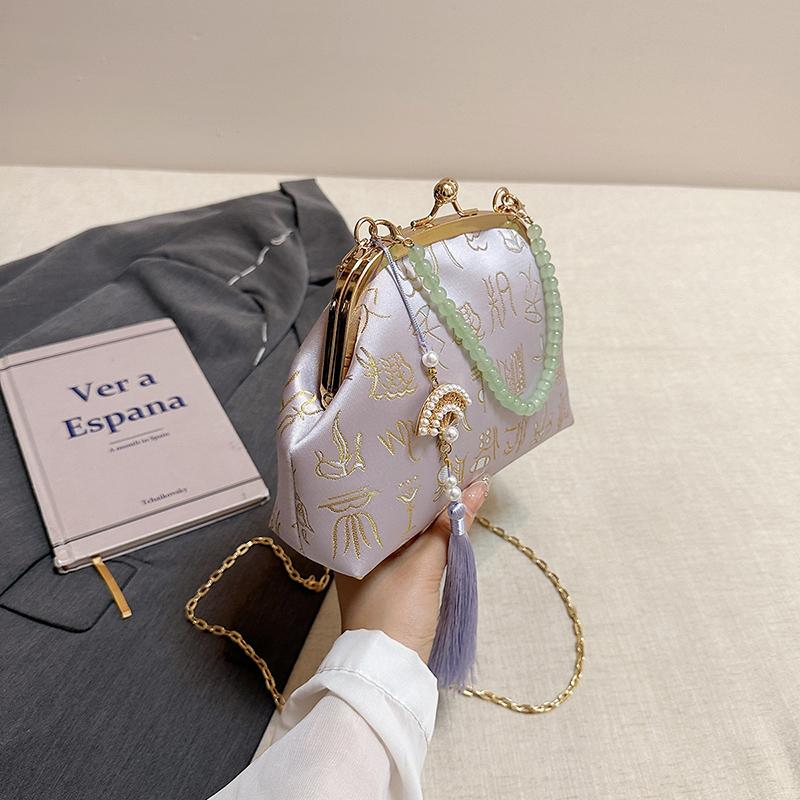 New Chinese Style Women's Embroidered Shell Handbag with Chain Strap Single Shoulder Bag Metal Clip Crossbody Bag Beaded Handbag