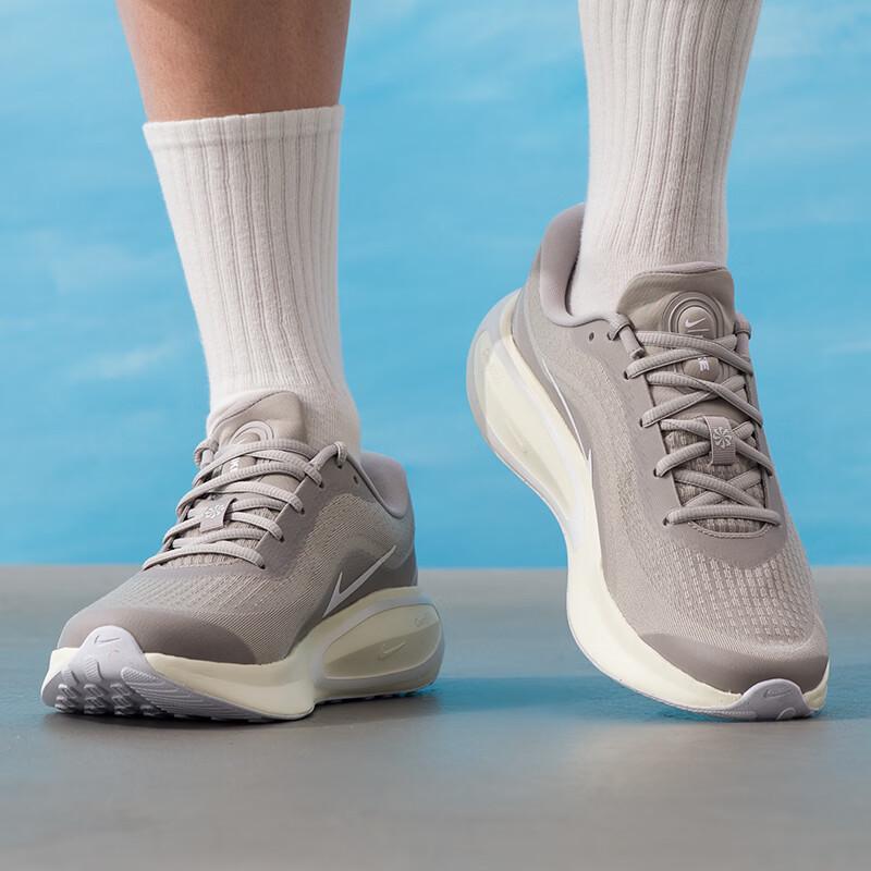 Nike Men's Lifestyle Running Shoes FN0228-012