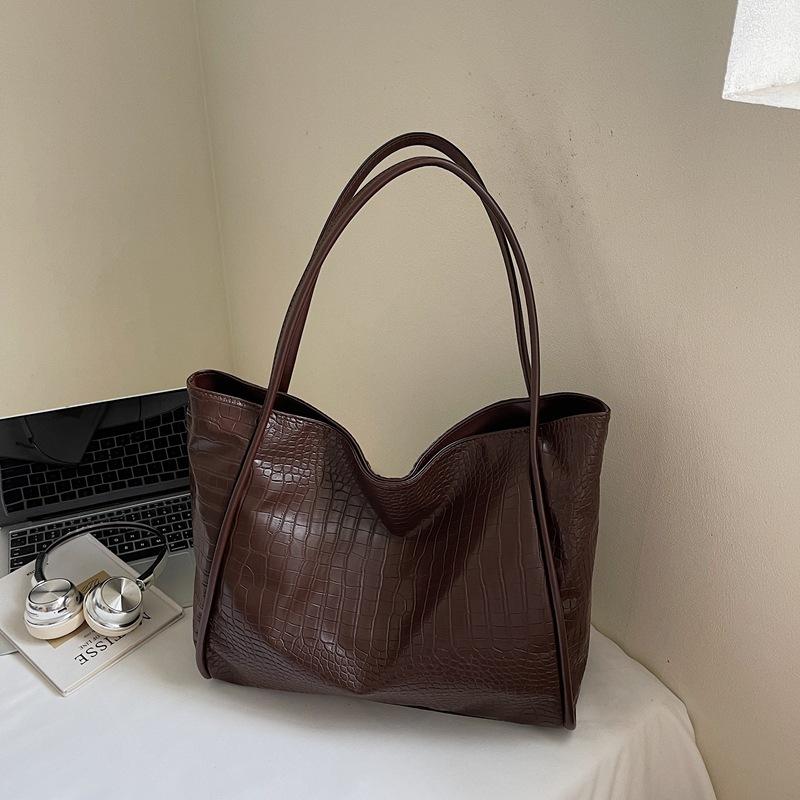 

High sense fashion retro women s bag tote bag large capacity commuter shoulder bag large bag women s 2022 autumn and winter new models 46*14*30 темный кофе