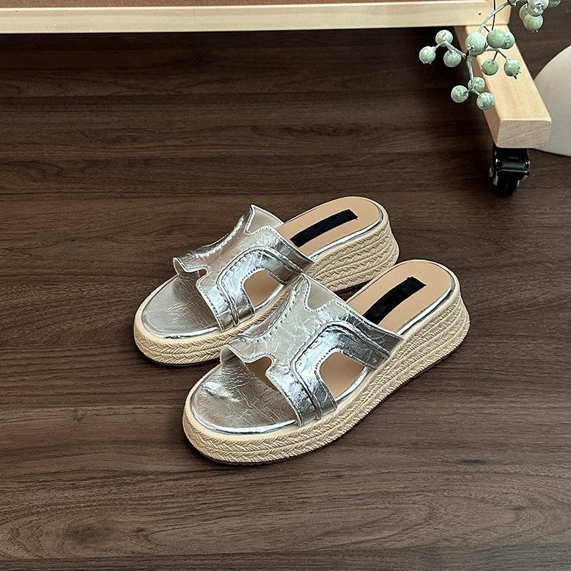 

H-слово крутые тапочки летняя обувь 2025 новые соломенные танкетки полутапочки платформа маффин женские босоножки на высоком каблуке 35