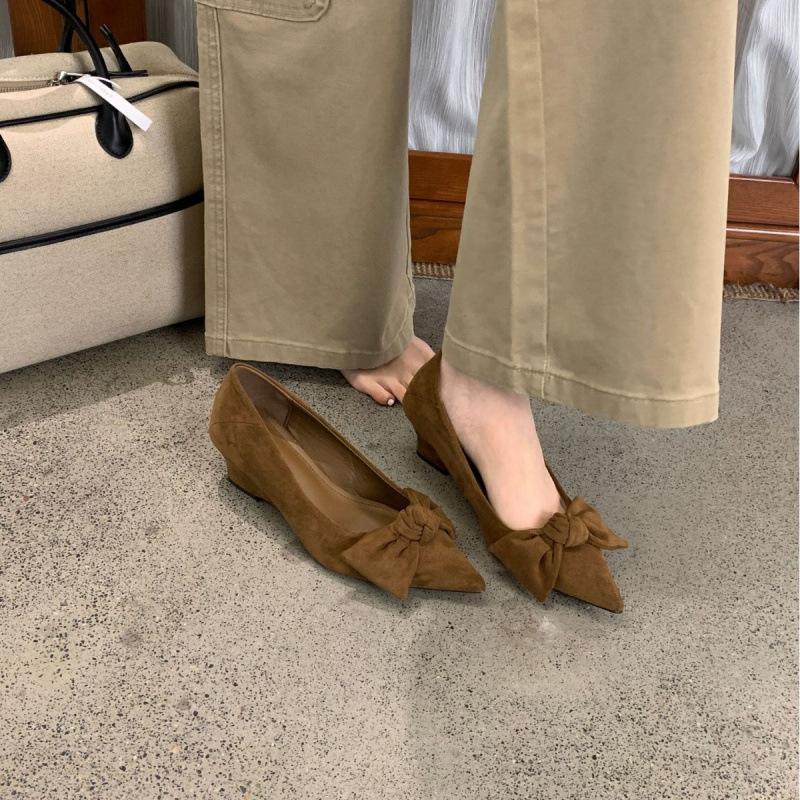 Fairy Style 2025 Autumn New Korean Version Niche Wedge Heel Light Mouth Bow Fashion Pointed Temperament Single Shoe Woman