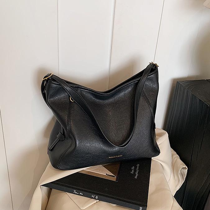 

Today s popular bags women s large-capacity new retro shoulder messenger bags casual tote bags