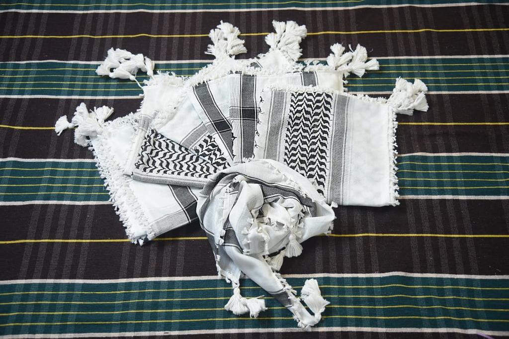 Palestine Keffiyeh Kufiya Scarf 48*48 inches Palestine CottonTraditional Shemagh with Tassels Arafat Hatta