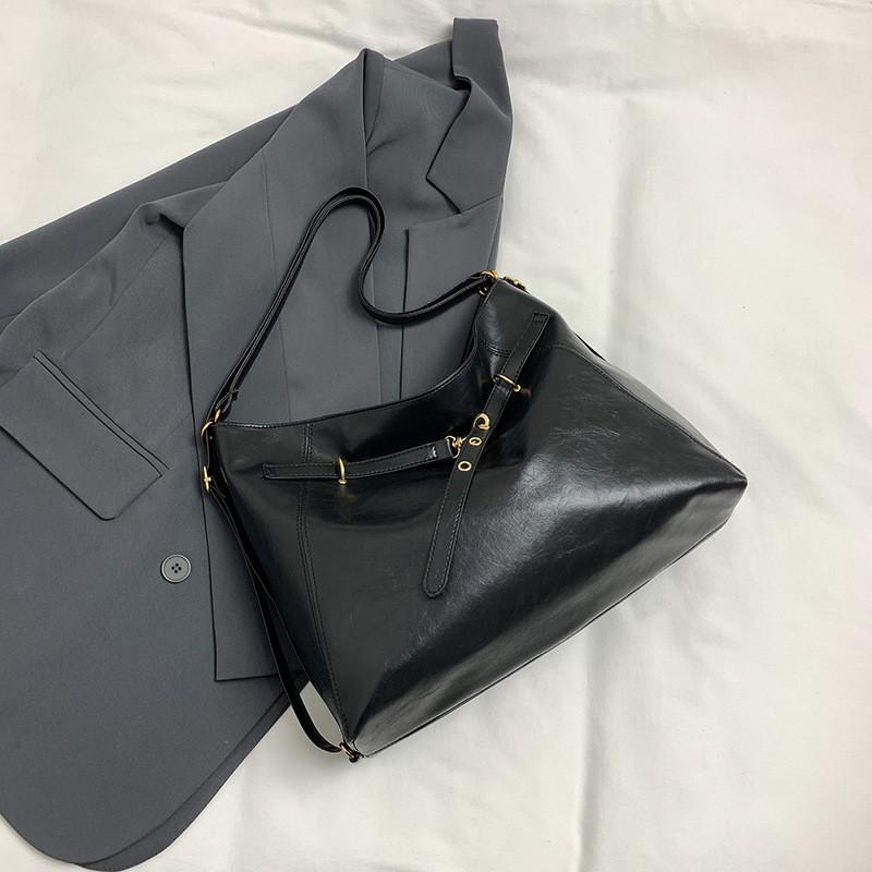 

Trendy Pu Tote Bag For Women With Unique Design In Black Brown And Coffee чёрный