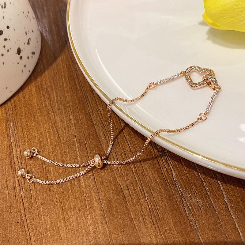 Brățară elegantă cu inimă pavată micro, care nu se decolorează, pentru femei - Bijuterii de mână minimaliste de înaltă calitate, ideale pentru cele mai bune prietene