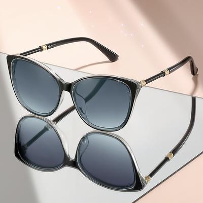 Modische Cat-Eye-Sonnenbrille, die täglich getragen wird, strahlt einen Hauch von Raffinesse aus und ist mit Metallelementen verziert. Das obige t