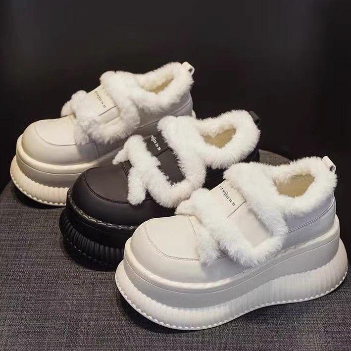 Maillard inner height-increasing snow boots shoes are popular in winter, and outer wear velvet and platform short boots are large cotton shoes.