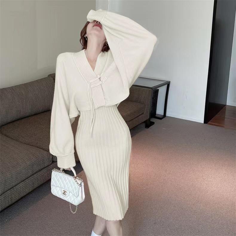 Ensfarvet V-hals Strikket Dress Dame 2025 Høst og Vinter Mild Langermet Cardigan Topp Allsidig Løs Genser Medium og Lang Skjørt