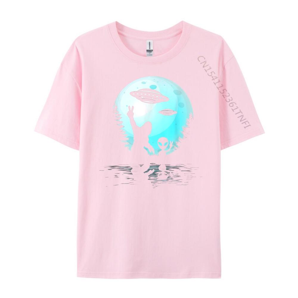 Alien And Bigfoot Full Moon Sasquatch UFO Vintage T Shirt Men Printed TShirt High Quality Graphic Clothes