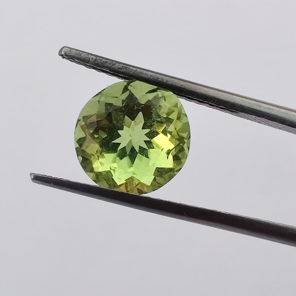 Peridot Shade Round Cut Glass Stone, 2 Carat Glass Stone, Loose Glass Stone, 8 MM Size Round.